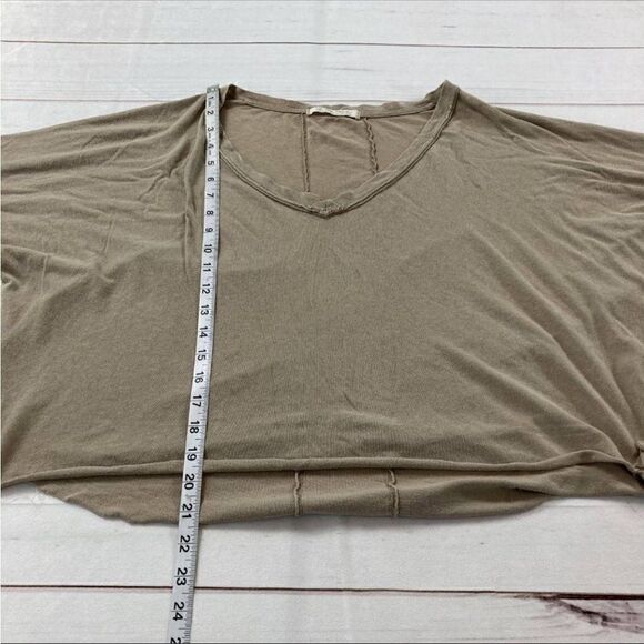 We The Free Womens Beige Long Sleeve V-Neck Tee Oversize Crop Top Small - Picture 7 of 7